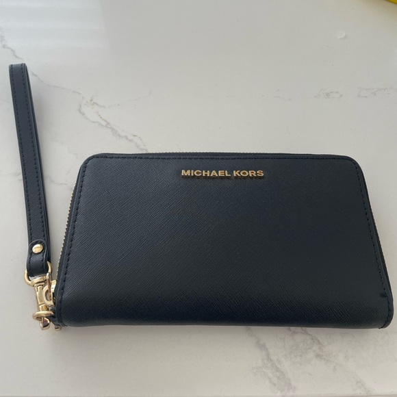 Michael Kors Saffiano Leather Continental Wallet - Picture 2 of 5